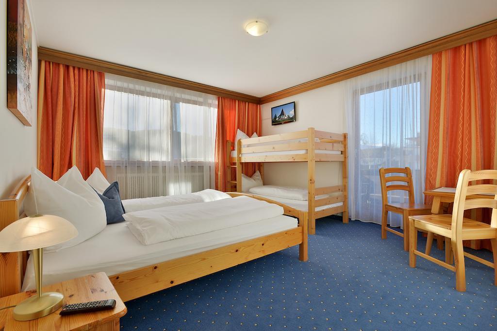 Hotel Edelweiss إتيير الغرفة الصورة